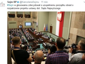 W Sejmie gorąco. Olszewski z PO: "Chciałbym upamiętnić minutą ciszy śmierć demokracji"