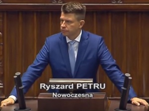 [video] Posłowie skandują podczas przemówienia Ryszarda Petru: "Na Maderę!"