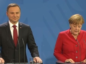 Merkel rozmawiała z Andrzejem Dudą także o praworządności