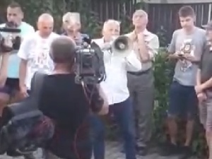 [Transmisja Online] Trwa demonstracja pod domem Grzegorza Schetyny