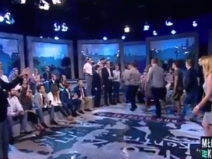 [video] Młodzieżówka PO idzie w ślady starszego pokolenia „totalnej opozycji” i robi cyrk w studio TVP