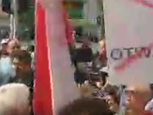 [video] #RęcePreczOdPolski Pod siedzibą Komisji Europejskiej w Warszawie trwa protest