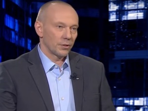 Fundacja zaangażowana w antyrządowe protesty miała koncesję na handel bronią defensywną.TVP ujawnia aferę