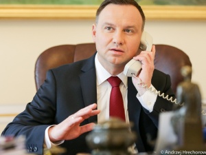 Blisko godzinna rozmowa Andrzeja Dudy z Emmanuelem Macronem. Jednym z tematów sądownictwo w Polsce