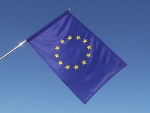 [sondaż] Czy Polacy czują się obywatelami Unii Europejskiej? 