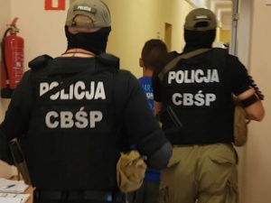 Gang handlarzy narkotykami rozbity przez CBŚP. Wprowadzili do obrotu kilkadziesiąt kilo