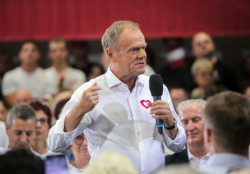 Tusk w TVP? Tak, ale stawia warunki