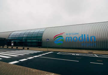 Pracownicy lotnika w Modlinie żądają podwyżki. Będzie spór zbiorowy?