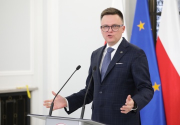 Marszałkowi Hołowni bardziej zależy na dobrym wizerunku niż na sprawach państwowych