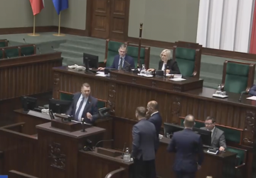 Awantura w Sejmie: wyłączono mikrofon Przemysławowi Czarnkowi [WIDEO]