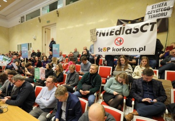 Beata Szydło udostępnia nagranie z Rady Miasta Warszawy: „Jakże «demokratyczne» sceny”