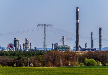 Rafineria emitująca szkodliwe substancje przy granicy z Polską na krawędzi