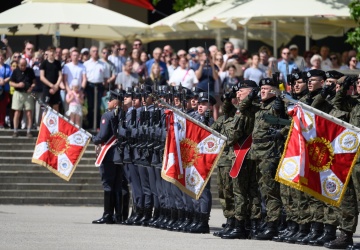 Rząd Tuska chce wysłać polskich żołnierzy na Ukrainę? Co miał na myśli Sikorski?