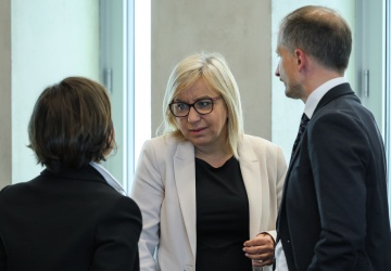 Sejm wznowił obrady. Wniosek o wotum nieufności wobec minister Hennig-Kloski
