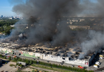 Potężny pożar w Warszawie. Płonie centrum handlowe