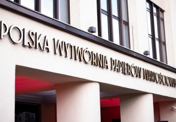 Według TVN-u nowe władze PWPW zwiększyły sobie pensje. Jest mocny komentarz Sasina 