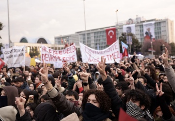 Protesty w Turcji po zatrzymaniu burmistrza Stambułu. Nowe informacje