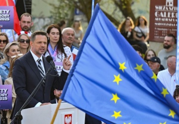Po spadkach w sondażach sztab Trzaskowskiego zapowiada ofensywę