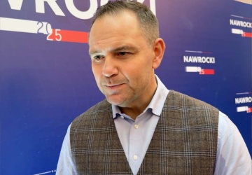 Szokujący incydent w Szczecinie. Ktoś strzelał do okien, na balkonie wisiał baner wyborczy Karola Nawrockiego