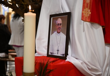  Księga kondolencyjna po śmierci papieża Franciszka. Komunikat archidiecezji warszawskiej