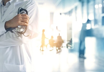Awantura w szpitalu. Pacjent uderzył lekarza i chciał podpalić prześcieradło