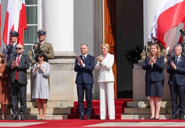 Prezydent Andrzej Duda: Biało-czerwone barwy stały się barwami flagi Solidarności