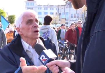 „To były obietnice Kaczyńskiego!”. Kuriozalne słowa sympatyka KO na jednym z wieców