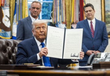 Donald Trump podjął decyzję. Chodzi o zakaz finansowania zagranicznych laboratoriów