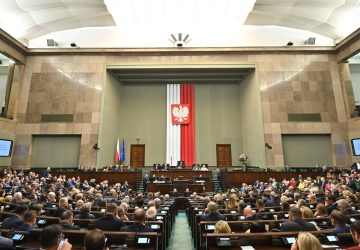 Najnowszy sondaż. PiS i KO niemal eq aequo