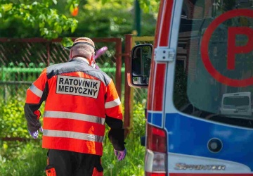 Tragedia w Słupsku: Nie żyje ciężko poparzona 2,5-latka. Zatrzymano dwie osoby