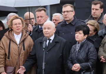 Jarosław Kaczyński: Będziemy tu przychodzić niezależnie od tego, co ta banda będzie wyprawiać