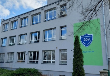 W warszawskiej podstawówce chcieli zdejmować godło Polski. Poseł PiS podjął interwencję