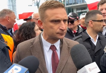 Robert Bąkiewicz na Marszu Przeciw Migracji: Na Polskę przerzuca się konsekwencje niemieckich błędów