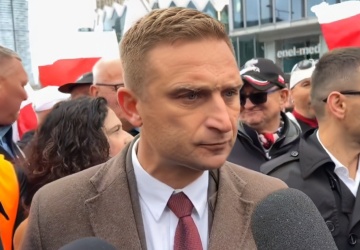Robert Bąkiewicz na Marszu Przeciw Migracji: Na Polskę przerzuca się konsekwencje niemieckich błędów