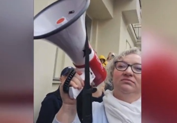 Cała Polska śpiewa z nami, wpie.dalać z płodziakami. Koszmar przed aborcyjną przychodnią w Warszawie [VIDEO]