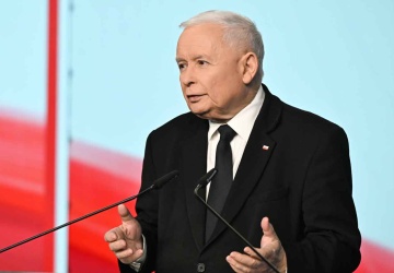 Spoty promujące Trzaskowskiego i uderzające w rywali. Prezes PiS reaguje