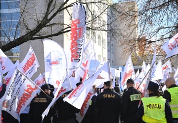 Funkcjonariusze i pracownicy służb mundurowych zrzeszeni w Solidarności zaprotestują w Warszawie