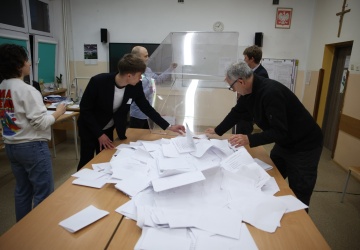 Jestem oburzony. Jest reakcja szefa KBW ws. incydentu w warszawskiej komisji wyborczej