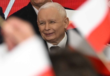 Jarosław Kaczyński zareagował na hitowy cytat, który podbija internet . Szanowni państwo, daję słowo honoru