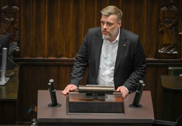 Zandberg odrzucił zaproszenie Trzaskowskiego. Nie poprę żadnego z kandydatów