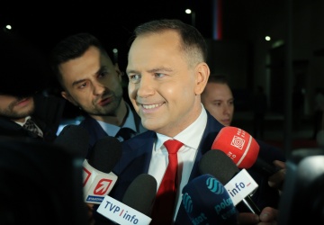Po debacie w TVP: Nawrocki liderem na ostatniej prostej