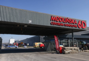 Modlińska 6D: Kupcy walczą o przetrwanie. Gangi, gaz i bierność policji. Gdzie jest prezydent Warszawy?