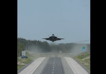 Niezwykłe manewry NATO w Finlandii. Piloci ćwiczą lądowanie na autostradzie