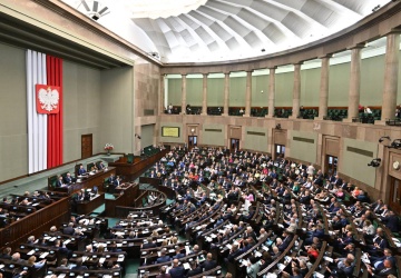 Najnowszy sondaż partyjny: Utrata władzy przez rząd Tuska, potężny wzrost Konfederacji