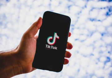 Niepokojące zjawisko na Tik Toku. Eksperci biją na alarm