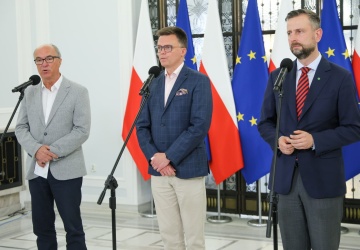 Rząd Tuska wyjeżdża na wakacje? Tak zapewnia Hołownia
