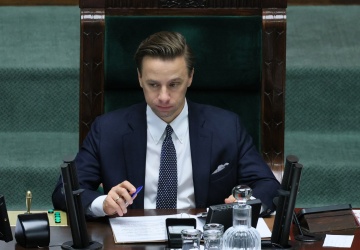 Bosak o rządzie Tuska: Im szybciej ci ludzie zostaną oderwani od koryta, tym lepiej dla Polski