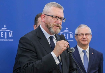 Zakaz wstępu dla Grzegorza Brauna. Jest decyzja marszałka Sejmu