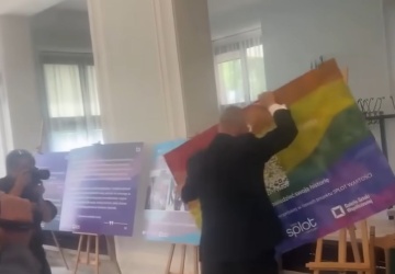 Hołownia potępia, a młodzi mężczyźni popierają. Internauci pozytywnie o akcjach Brauna
