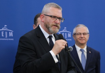 Grzegorz Braun z zakazem wejścia do polskiego parlamentu. Wydano specjalne zarządzenie